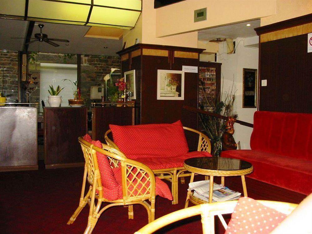 Hotel Saint - Pierre Villedieu-les-Poêles Exterior photo