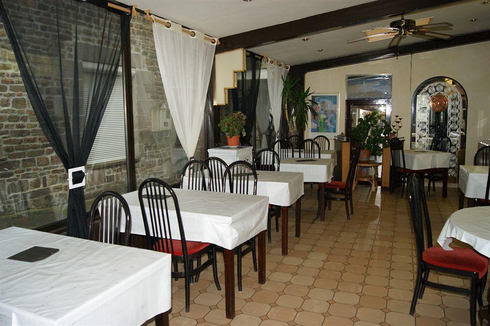 Hotel Saint - Pierre Villedieu-les-Poêles Exterior photo